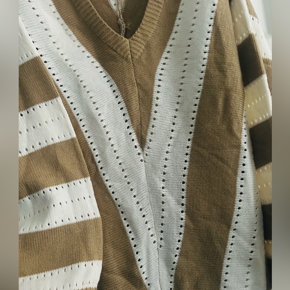 Stylish V-Neck Tan and White Sweater, NWOT, size large - Picture 5 of 7
